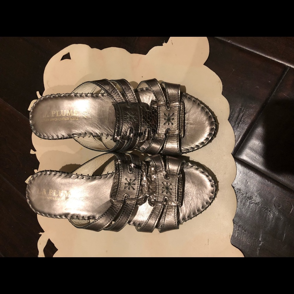 Great brand new flip flops